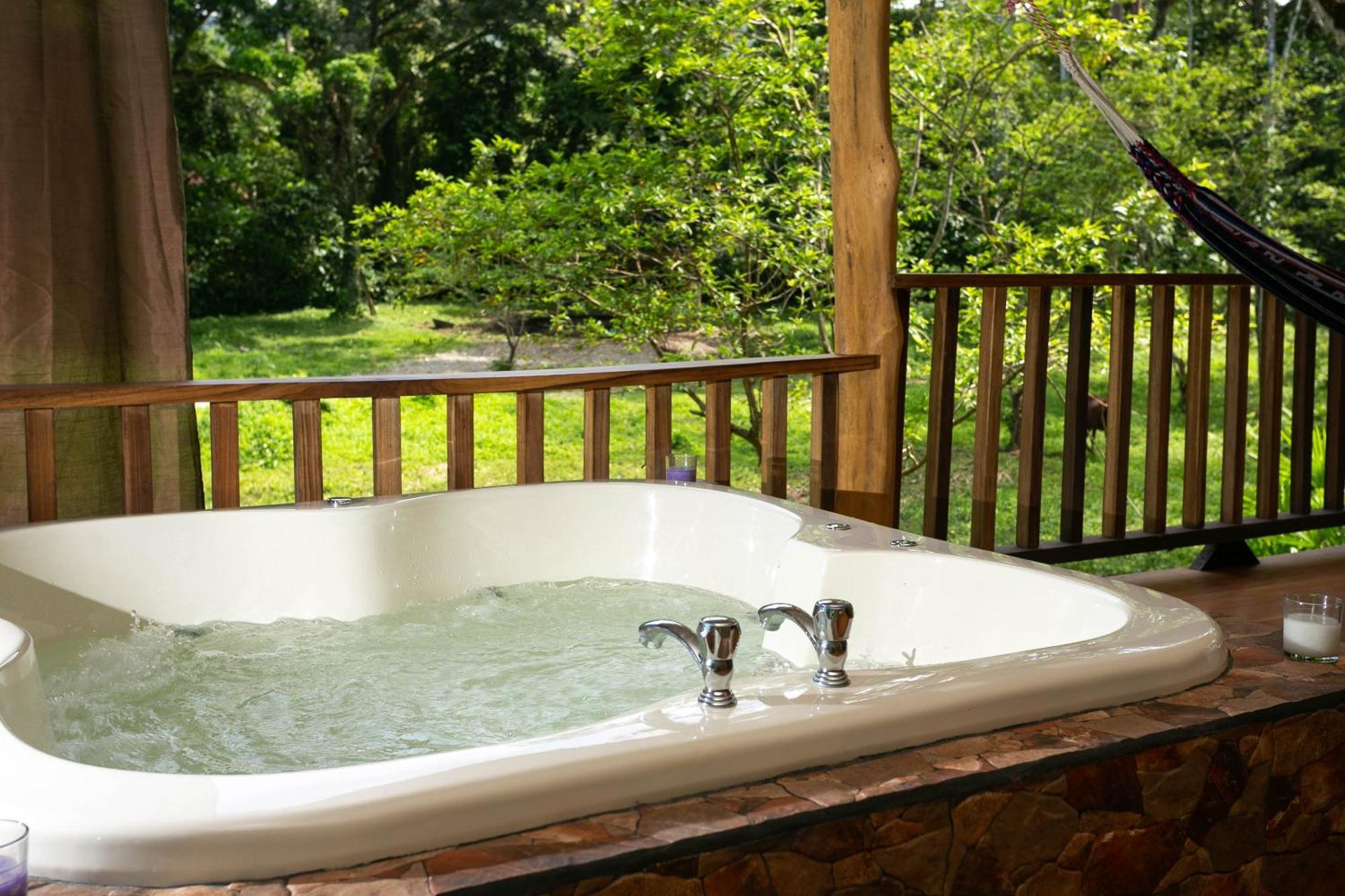 Brigitte'S Ranch Hotel Cahuita Exterior photo