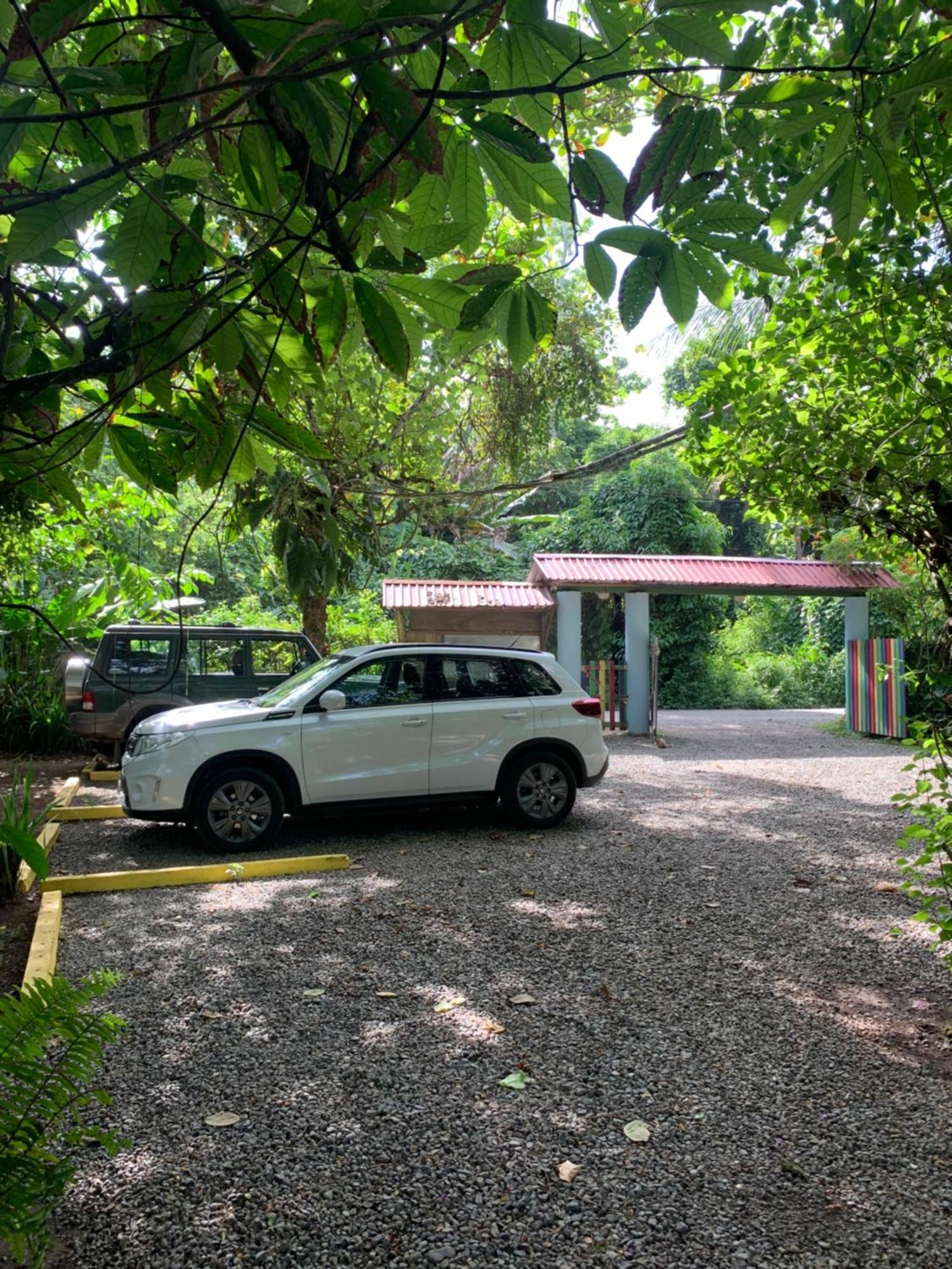 Brigitte'S Ranch Hotel Cahuita Exterior photo