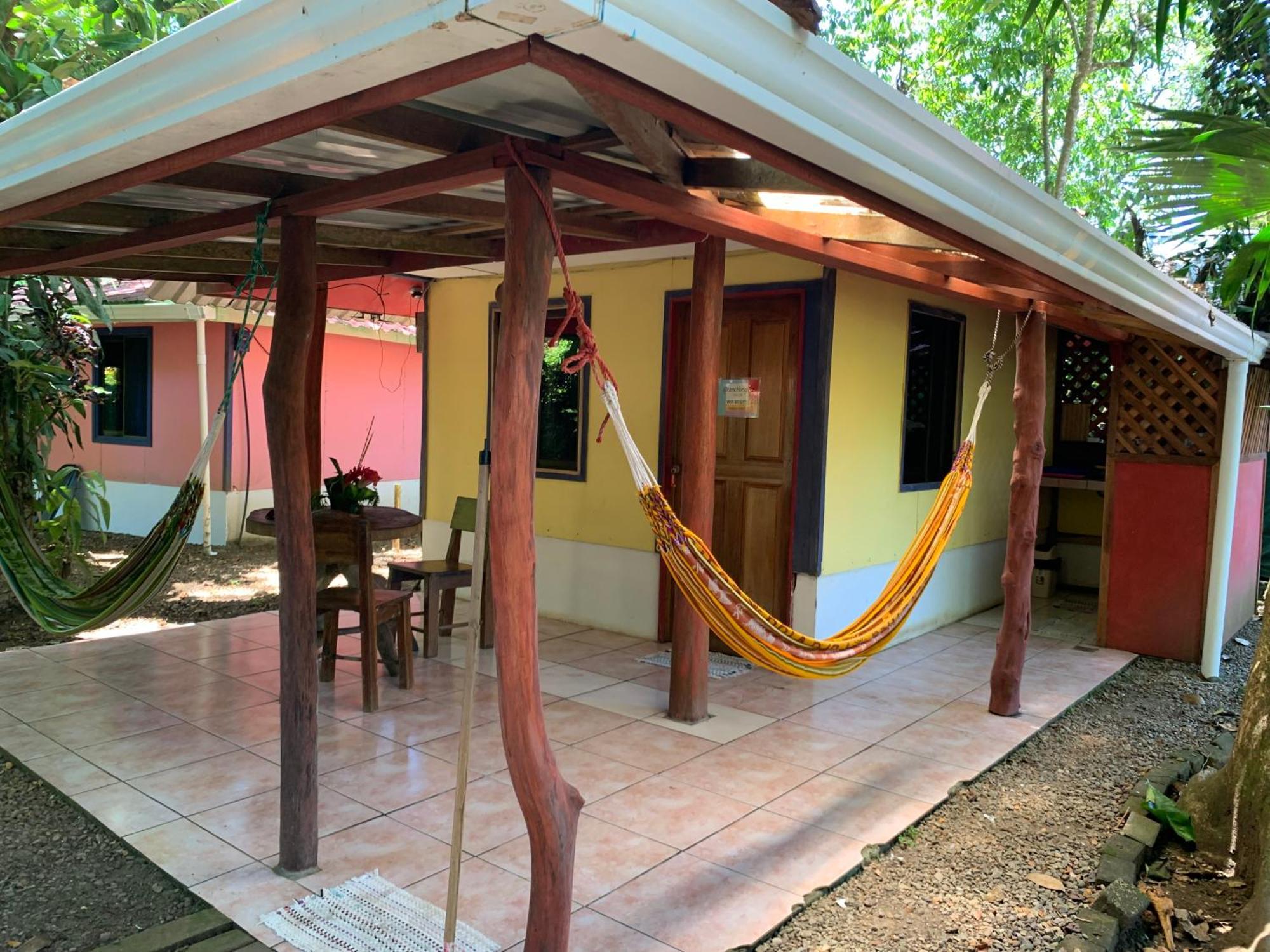 Brigitte'S Ranch Hotel Cahuita Exterior photo