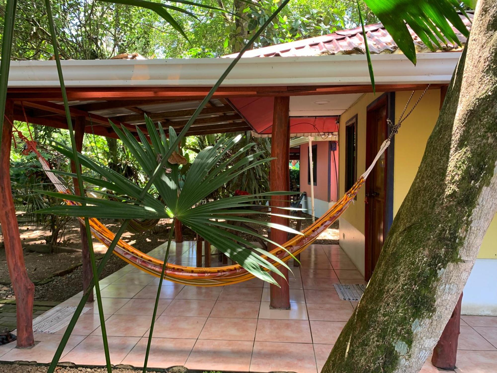 Brigitte'S Ranch Hotel Cahuita Exterior photo